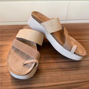 EUC - Munro Slip On Platform Sandals Aries (W 10)
